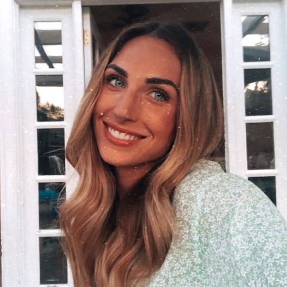 Meet your Posher, Ivy - Picture 2 of 3